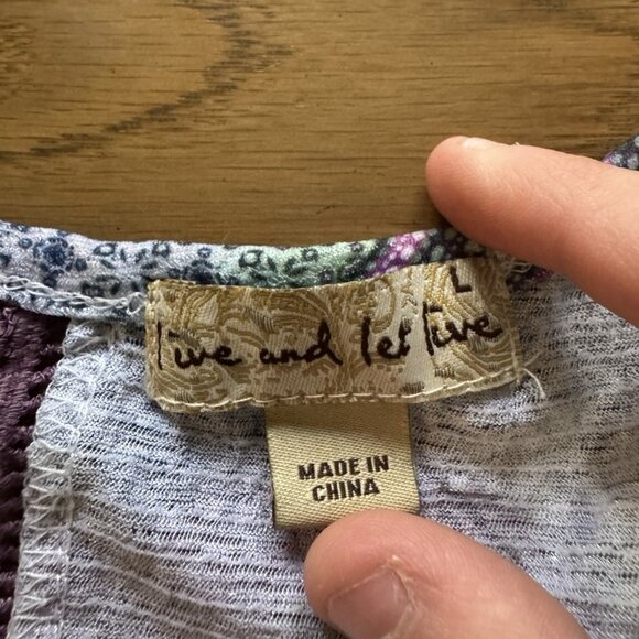 One World Live and Let Live Women Size Large Flutter Sleeve Blouse Stretch City - Picture 3 of 10